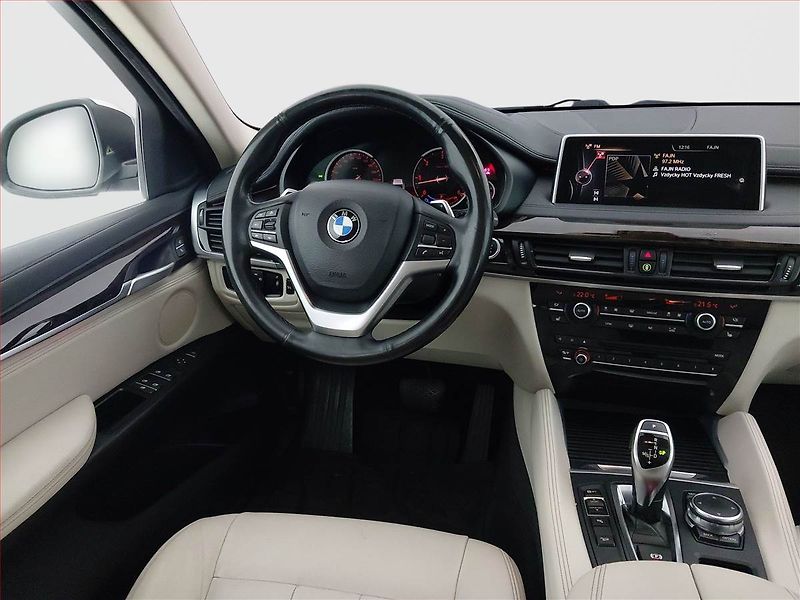 BMW X6 (2015) xDrive30d - fotka 7 z 23