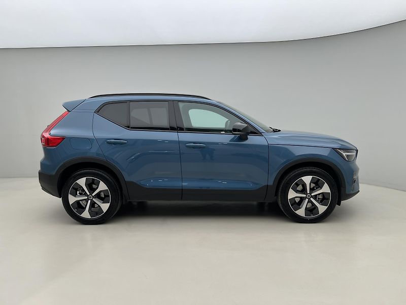 Volvo XC40 B3 DARK PLUS AUT CZ 1. maj. - fotka 10 z 41