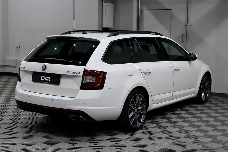 Škoda Octavia 3 FL Combi 2.0 TSI 169 kW RS - fotka 6 z 42