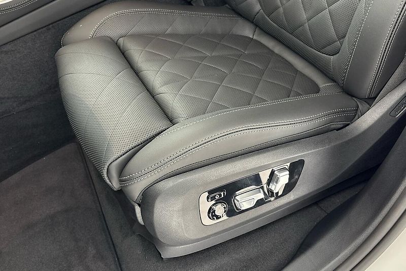 BMW X5 xDrive30d - fotka 8 z 28