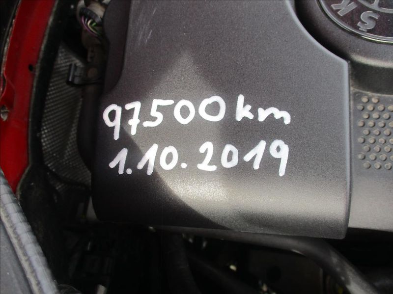 Škoda Octavia 1,6 i, Eleg,aut.klima,s.kn.,CZ - fotka 26 z 39