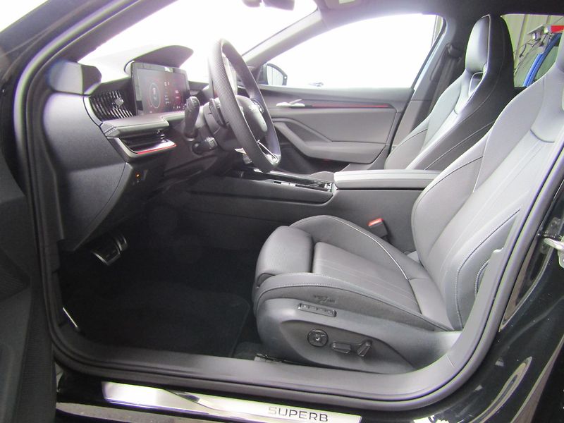 Škoda Superb (2026) Sportline 2.0 TDI 142 kW DSG 4 - fotka 18 z 30
