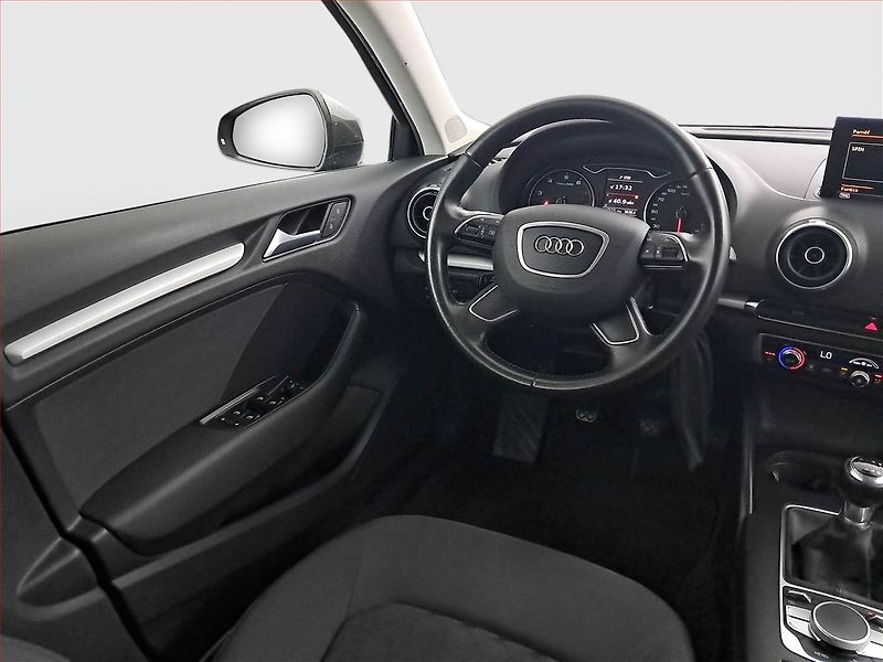 Audi A3 (2013) Attraction 1.4 TFSI - fotka 7 z 19