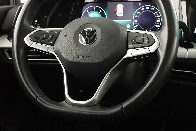 Volkswagen Golf (2023) Life 2.0 TDI, Automat - fotka 8 z 20