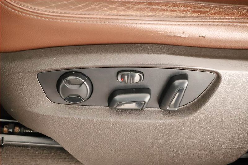 Volkswagen Touareg (2010) 4.2 V8 TDi, 4X4, Automat - fotka 16 z 17