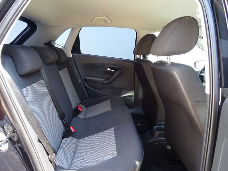 Volkswagen Polo (2011) 1.4i,63kW,s.kniha,klima,ALU - fotka 18 z 23