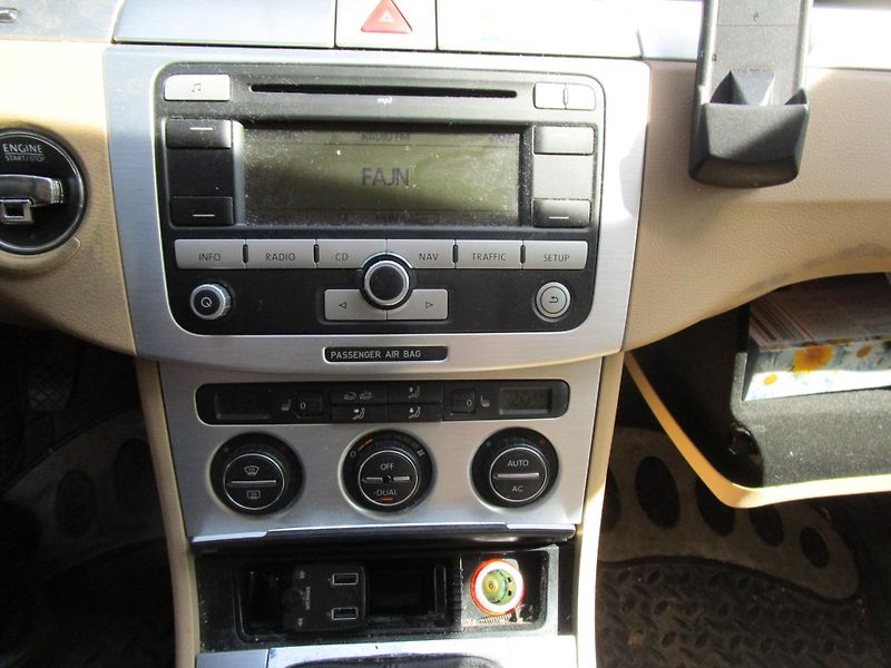 Volkswagen Passat 2,0TDi-125KW - fotka 13 z 15