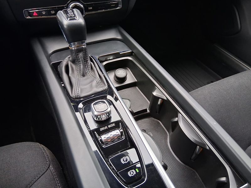 Volvo V60 MOMENTUM 2.0 D3 110 kW - fotka 13 z 27