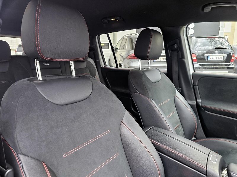 Mercedes-Benz GLB 200d 4M AMG 7míst - fotka 32 z 48