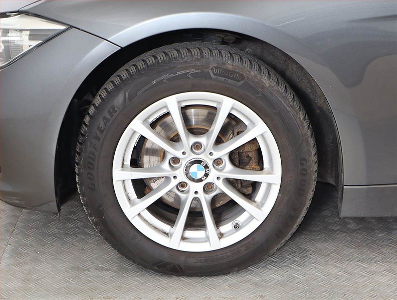 BMW Řada 3 (2019) 318 d, Automat, Serv.kniha - fotka 15 z 19