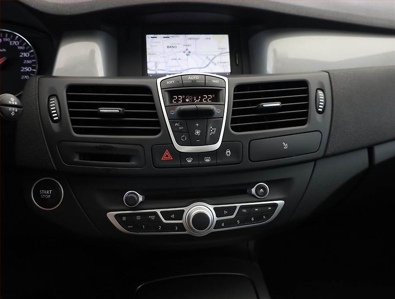 Renault Laguna (2012) 2.0 dCi, Navi, Xenony - fotka 10 z 15