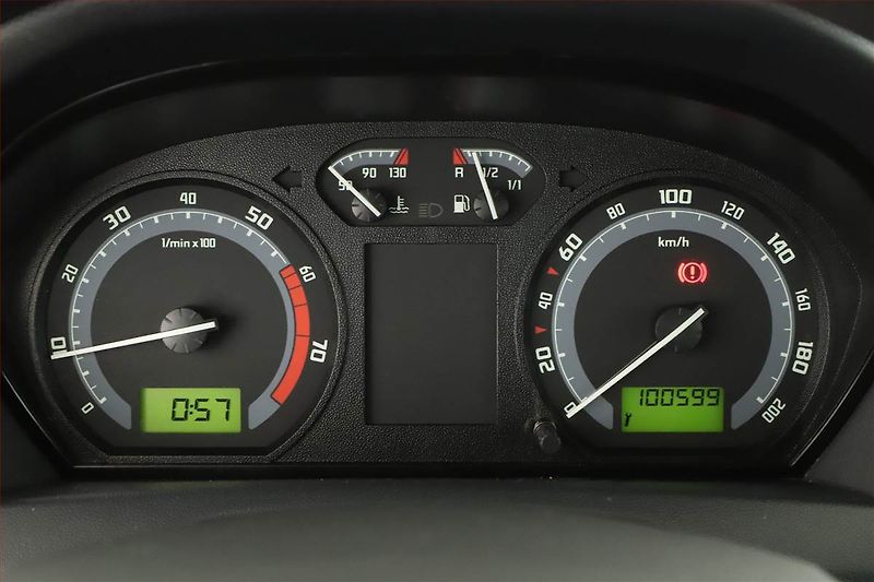 Škoda Fabia (2005) 1.2, nová STK, jezdí dobře - fotka 8 z 10