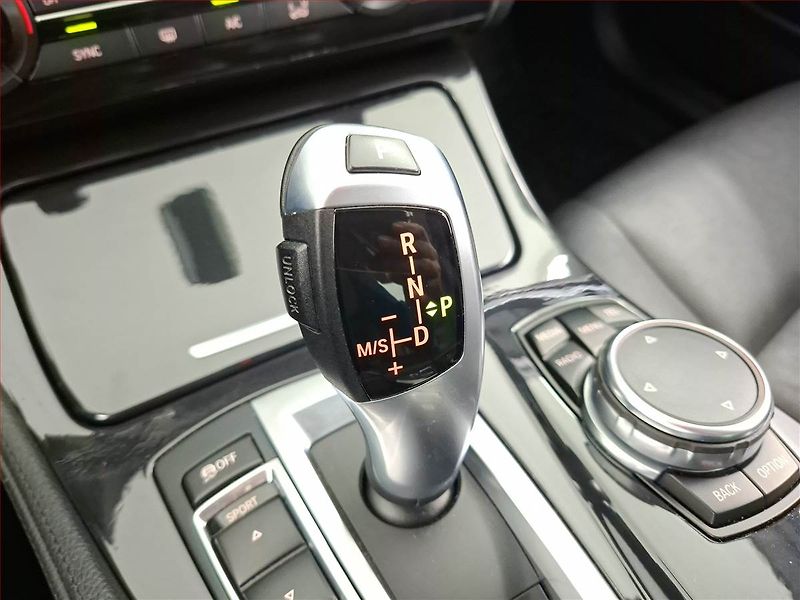 BMW Řada 5 (2015) 520d xDrive, 4X4, Automat - fotka 13 z 34