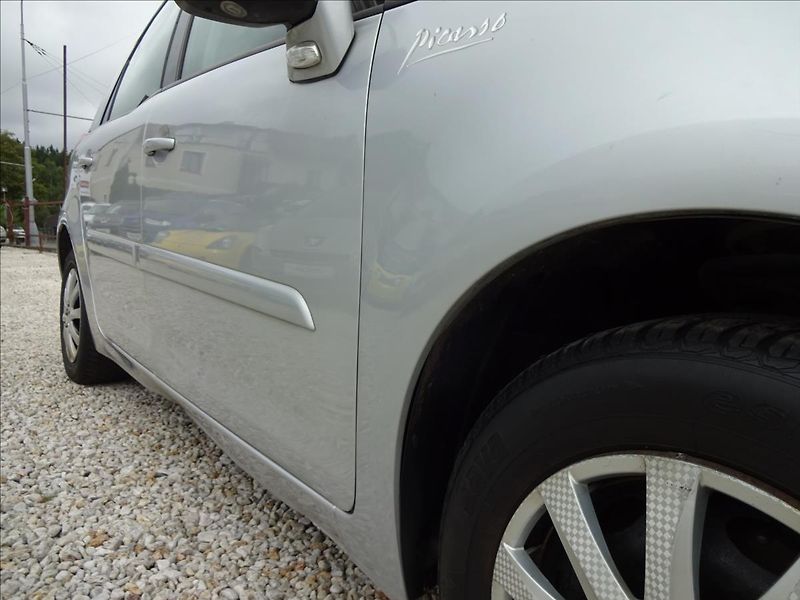 Citroën C4 Picasso 1,6HDI 80kW - fotka 9 z 44
