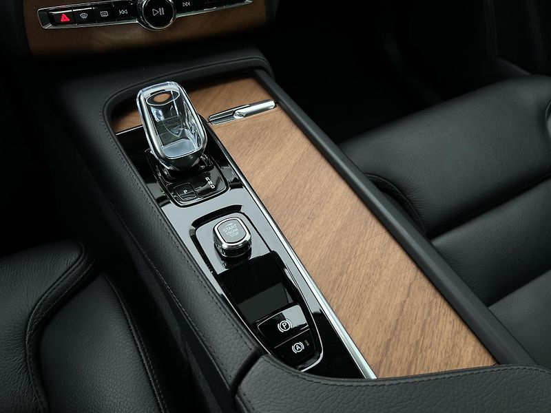 Volvo XC90 T8 AWD INSCRIPTION 7 MÍST AUT - fotka 30 z 49