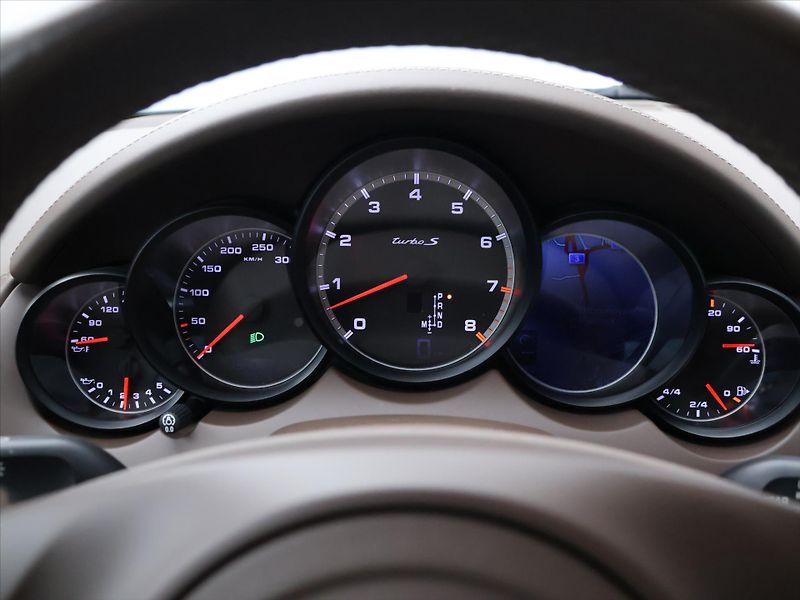 Porsche Cayenne 4.8 Turbo S 405kW DPH CZ - fotka 17 z 30