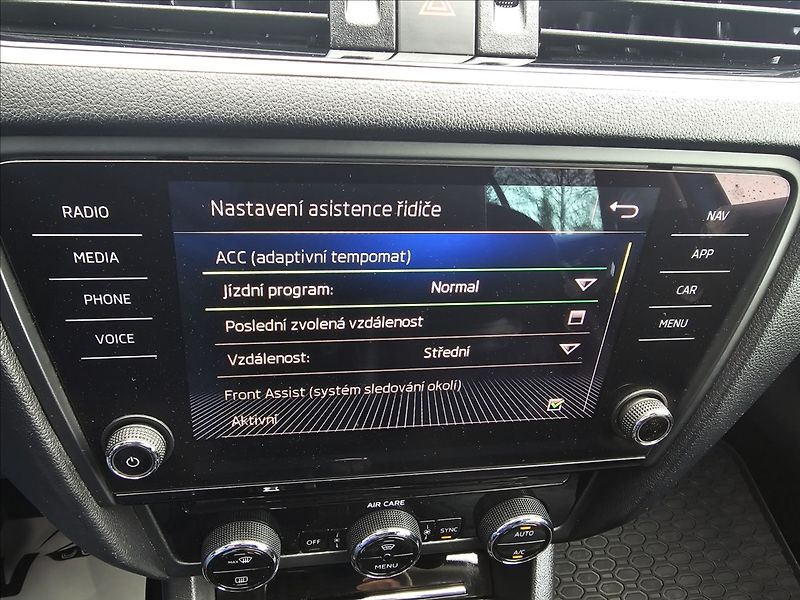 Škoda Octavia III 2,0TDi STYLE EXTRA + - fotka 22 z 50