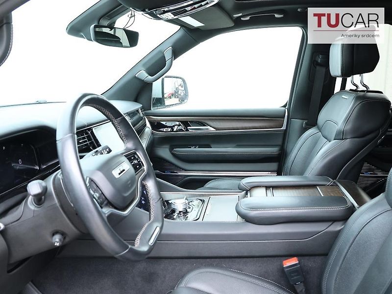 Jeep Grand Wagoneer (2022) 6.4 V8 SERIES III  - fotka 28 z 45