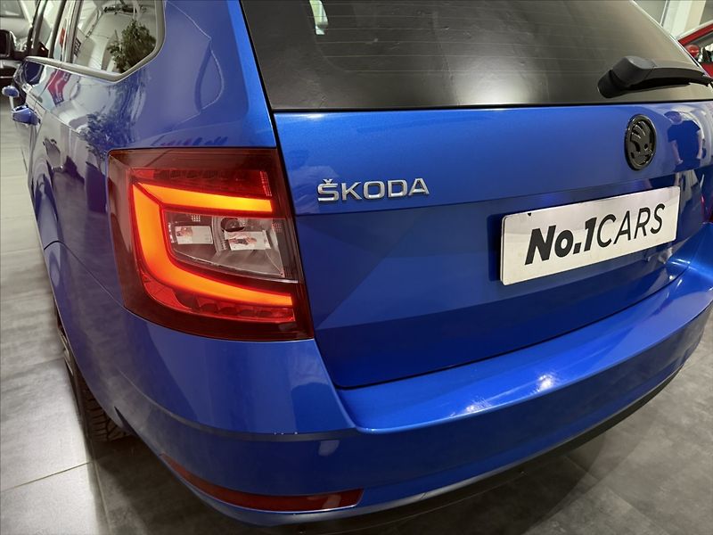 Škoda Octavia 2,0   TDI 110 kW DRIVE LED ACC - fotka 29 z 38