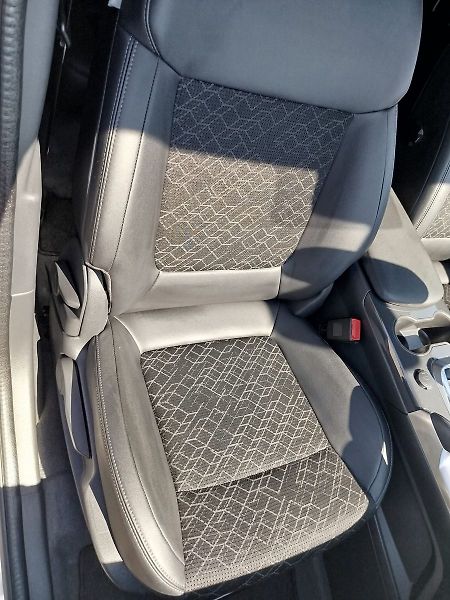 Peugeot 3008 ALLURE 2.0HDi 150 MAN6 - fotka 26 z 31