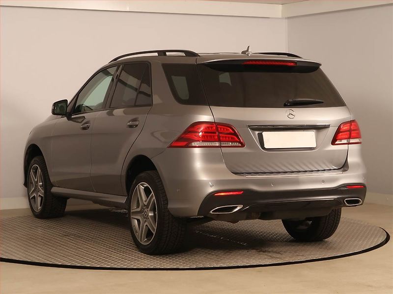 Mercedes-Benz GLE (2016) 350 d - fotka 4 z 22