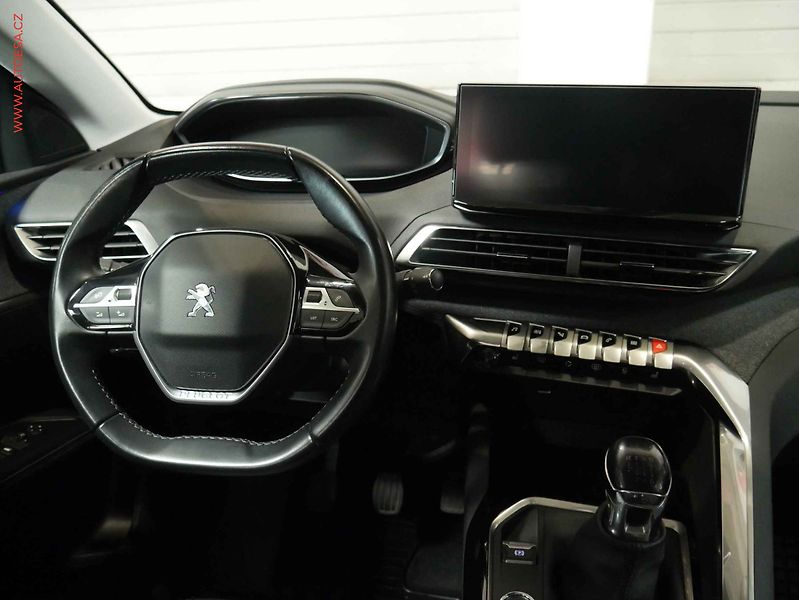 Peugeot 5008 (2022) 1.2 PT, 1.maj,ČR, Allure - fotka 13 z 23