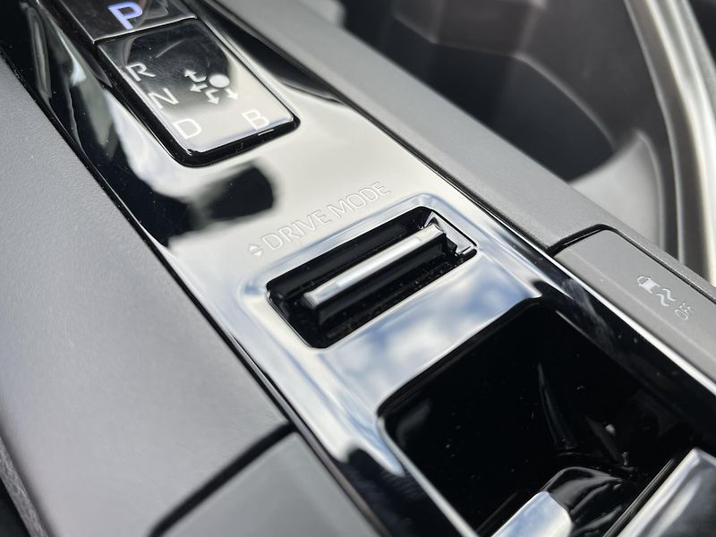 Toyota C-HR STYLE 2.0 PHEV 164 kW - fotka 18 z 29