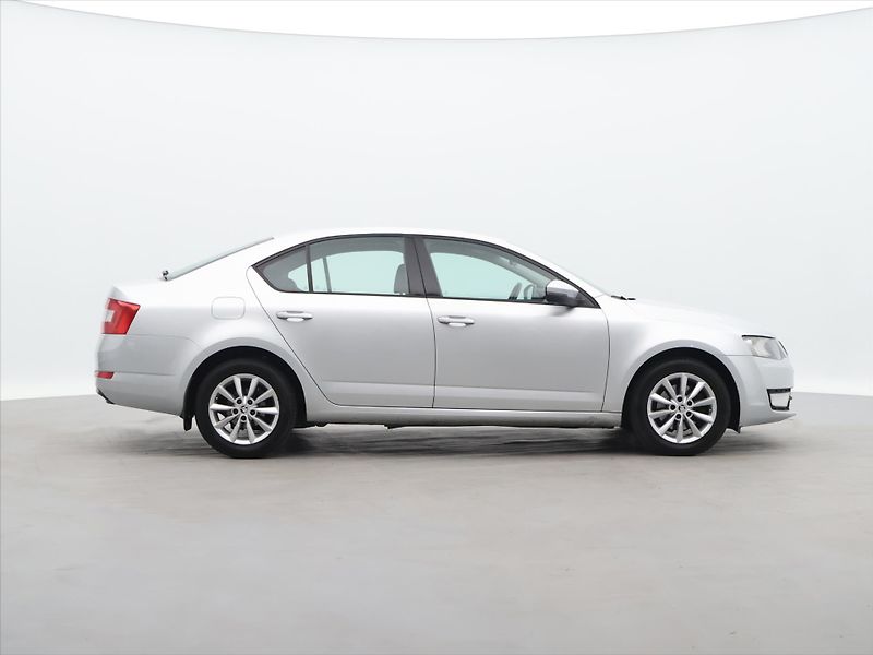 Škoda Octavia 1,4 TSI 110kW Style Aut.klima - fotka 8 z 27