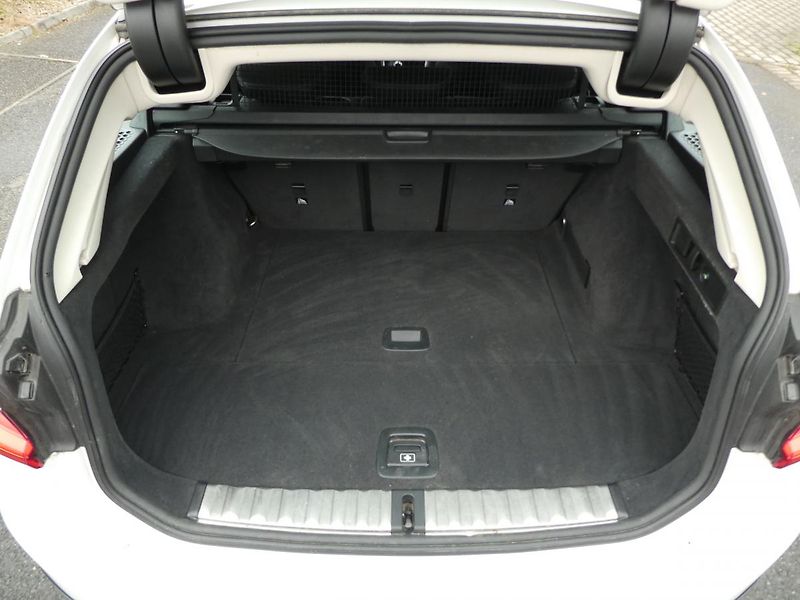 BMW Řada 3 Kombi 318i 115kw automat navi - fotka 15 z 15