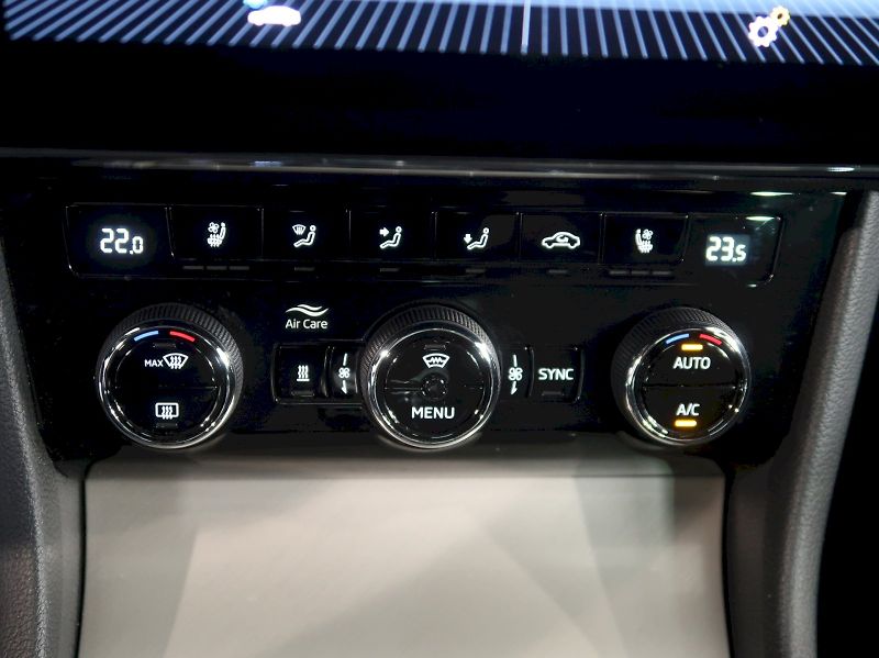 Škoda Superb (2023) L&K 2.0TSI 206KW 4x4 DSG TAŽNÉ - fotka 29 z 42