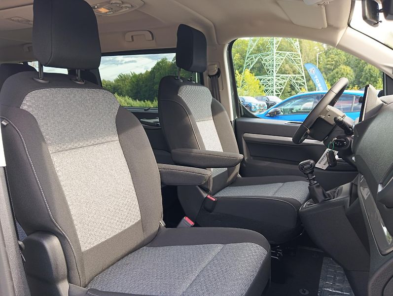Peugeot Traveller (2026) Active L3 2.2 BlueHDi 150 MAN6 - fotka 13 z 22