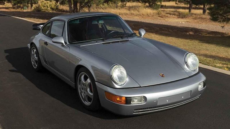 Celkem 12 úžasných Porsche půjde do aukce.