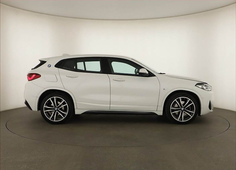 BMW X2 (2021) xDrive25e - fotka 6 z 21