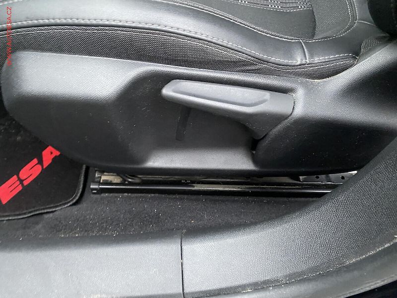 Peugeot 308 (2019) 1.5 HDi, Allure, navi - fotka 14 z 18