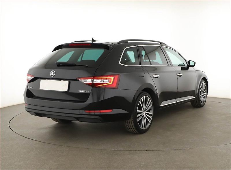 Škoda Superb (2016) Comfort 2.0 TDI, Automat, Navi - fotka 5 z 19