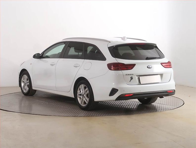 Kia Ceed (2020) 1.0 T-GDI, Tempomat - fotka 4 z 16