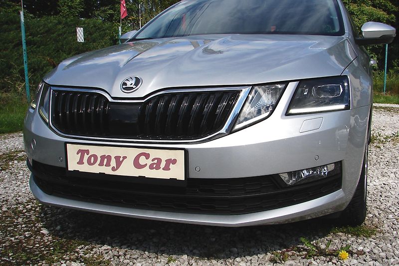 Škoda Octavia 2.0 TDi DSG LED NAVI ČR-ZADÁNO - fotka 41 z 43