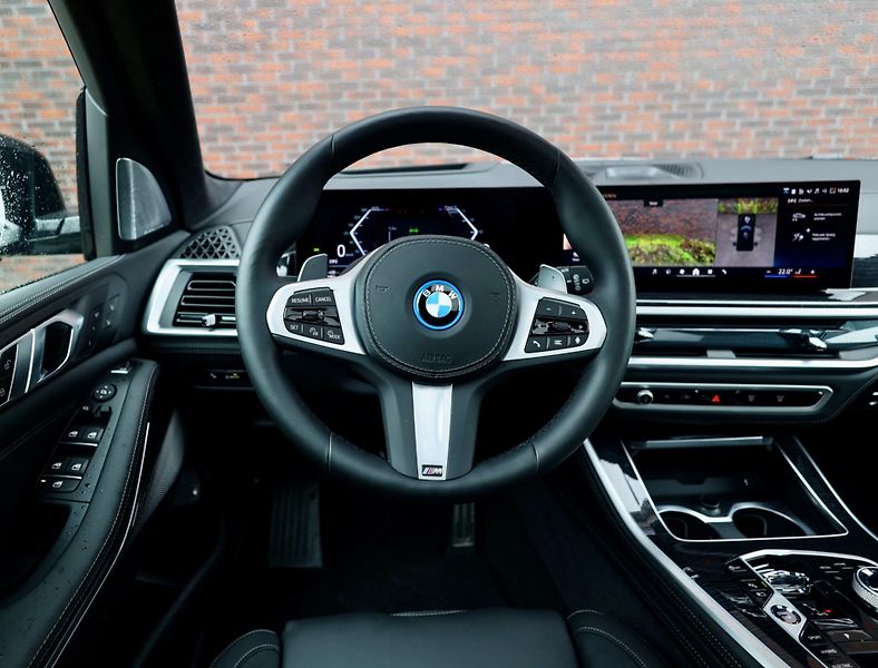 BMW X5 (2025) 50e xDrive M SPORT PRO - fotka 31 z 44
