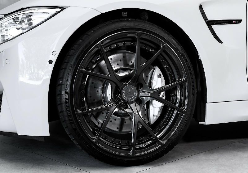 BMW M4 (2015) 3.0 /382kW - fotka 2 z 24