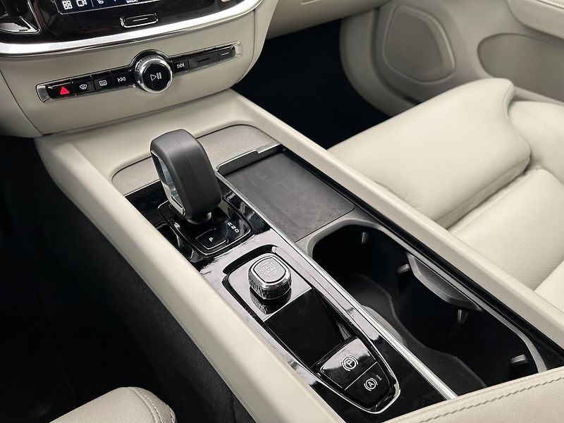 Volvo V60 2.0 B5 4x4 CC PLUS - fotka 29 z 31
