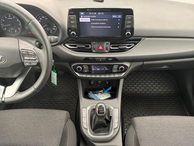 Hyundai i30 (2022) SMART 1.5T-GDI 118kW 1.CZ DPH - fotka 10 z 11