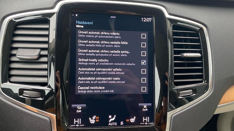 Volvo XC90 MOMENTUM PRO, B5 AWD, 173+10 k - fotka 20 z 32