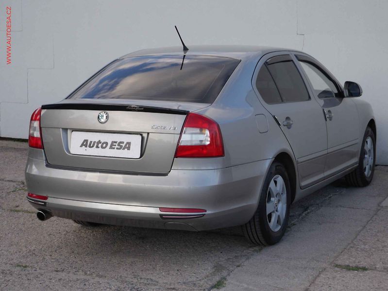 Škoda Octavia (2011) 1.2 TSI, ČR, AC - fotka 6 z 17