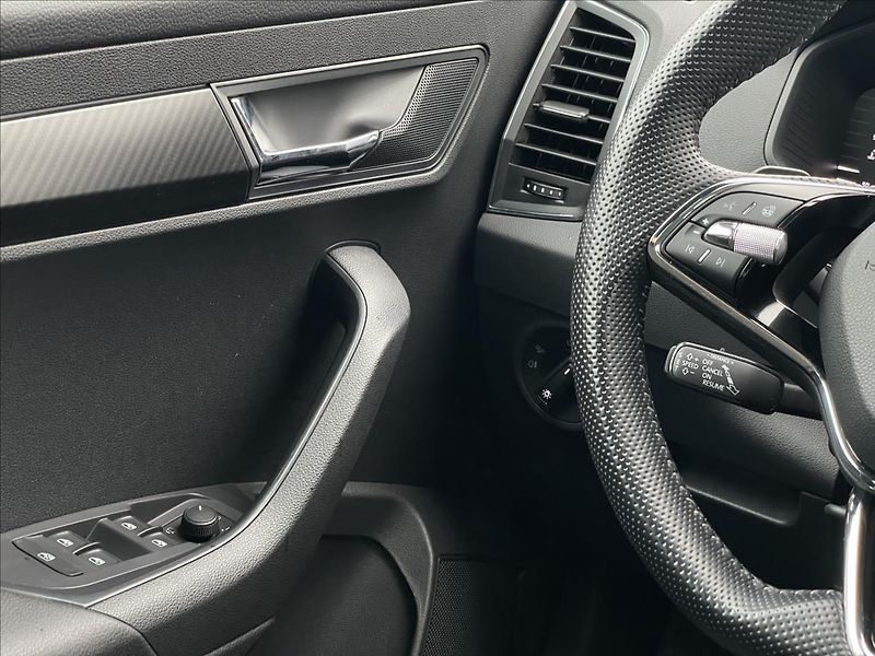 Škoda Karoq 1,5 TSI DSG Sportline Plus ACC - fotka 14 z 24