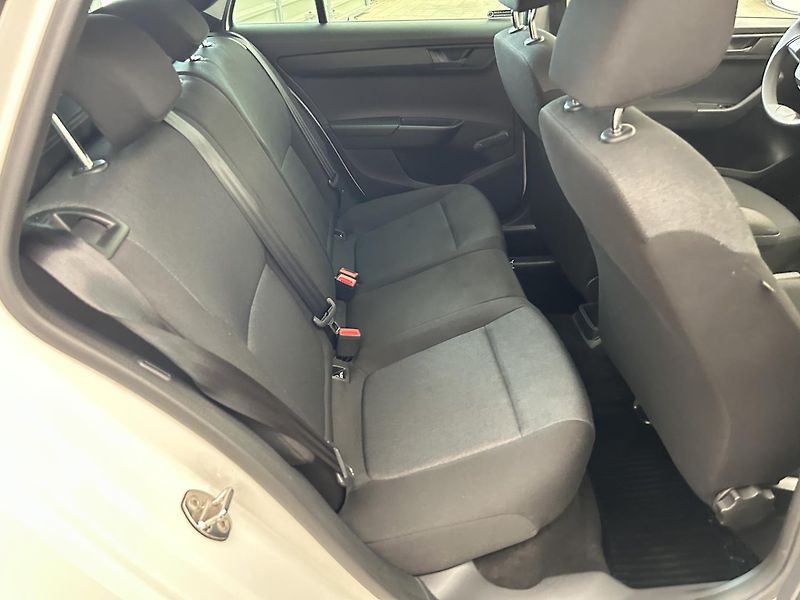Škoda Fabia 1.0 TSI Active Plus - fotka 22 z 26