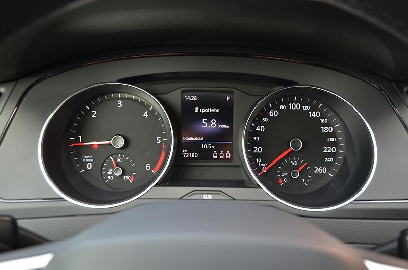 Volkswagen Passat (2021) 2.0 TDi DSG / LED / 74.300km  - fotka 24 z 35