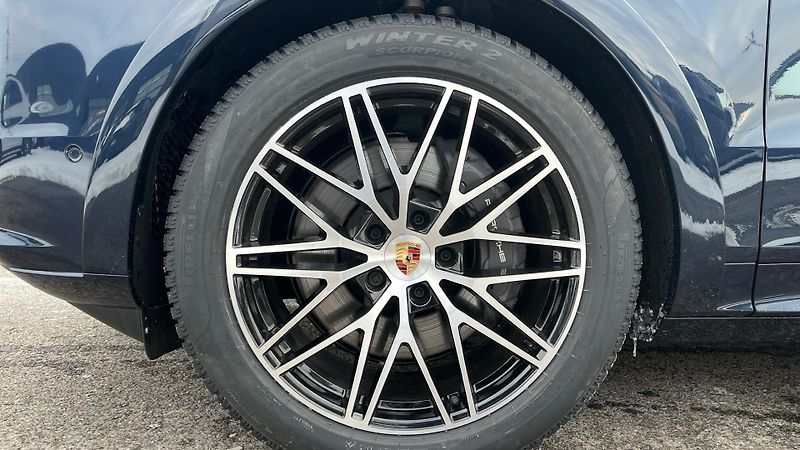 Porsche Cayenne (2025) E-Hybrid - fotka 9 z 30