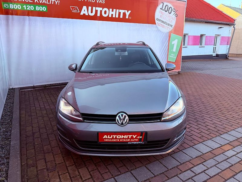 Volkswagen Golf 1.6 TDi DSG Highline, Navi - fotka 2 z 28
