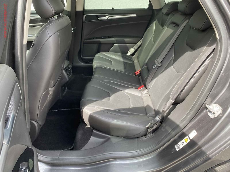 Ford Mondeo (2015) 2.0 EB, Titanium, AT, LED - fotka 10 z 21
