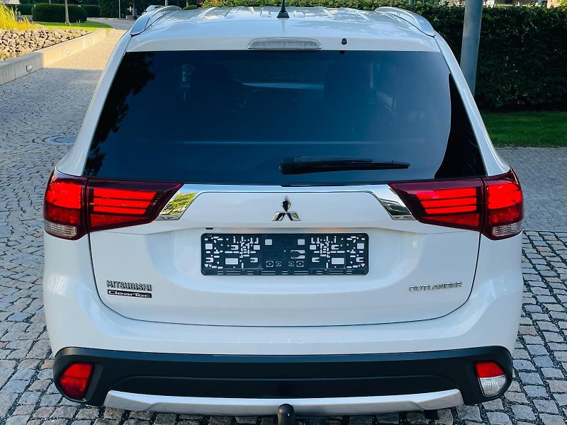 Mitsubishi Outlander 2.0i 1.MAJITEL SERVISKA TAŽNÉ - fotka 14 z 46